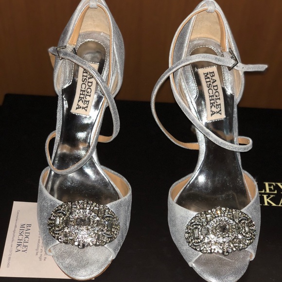 Silver cross strap sandals. - Picture 2 of 8